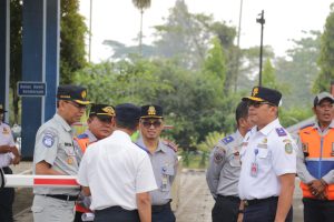 Dishub Sumut dan Ditlantas Polda Sumut Tindak Truk Angkutan Barang yang Langgar Pembatasan Operasional