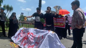 Puluhan Guru Honorer Unjuk Rasa Soal Dugaan Kecurangan PPPK Langkat