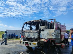Ricuh Penertiban Lahan Eks PTPN, 3 Personel Satpol PP Terluka & Mobil Damkar Terbakar
