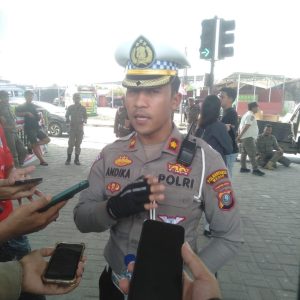 Puluhan Sopir Bus Tutup Akses Jalan Simpang Pos Tolak Penertiban Pool Bus