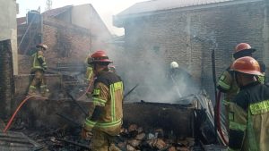Gudang Barang Bekas di Jalan Bunga Ncole XV Terbakar