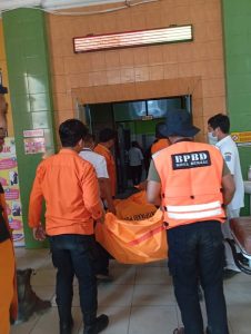 BPBD Binjai Evakuasi Mayat di Aliran Sungai Mencirim