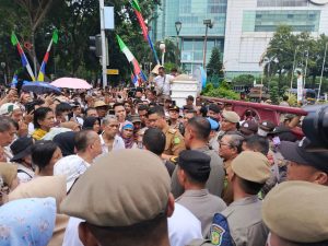 Kantornya di Demo Pedagang Soal Penolakan Revitalisasi, Walikota Medan Non Aktifkan Dirut PD Pasar