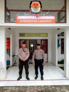 Personel Sat Samapta Polres Langkat Laksanakan Pengamanan di Kantor KPU
