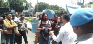Dengan Tangan dan Kaki Dirantai, Pria Asal Simalungun Minta Keadilan ke Polda Sumut