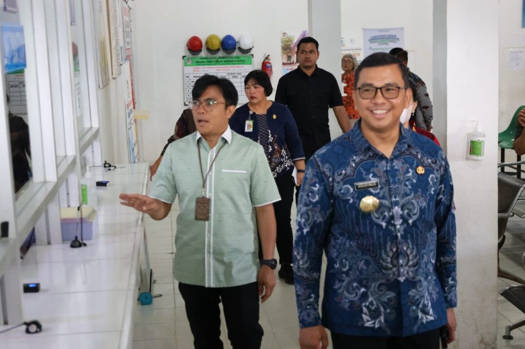 Tinjau Pelayanan Kesehatan di RSUD Porsea, Pjs Bupati Toba: Tingkatkan Terus Mutu Layanannya!