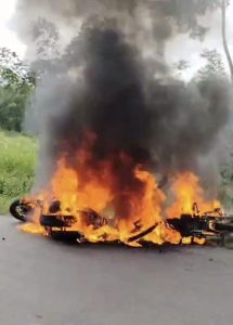 Motornya Dibakar, Enam Pelaku Begal Diamankan Warga