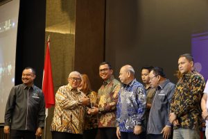 Raih Sahabat Pers Award, Pjs Bupati Toba: Pers Mitra Pemerintah dalam Membangun Kabupaten Toba