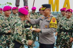 Sambangi Yonmarhanlan I, Polres Pelabuhan Belawan Beri Surprise HUT ke-79 Korps Marinir