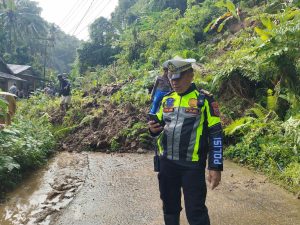 Sempat Terputus, Jalan Gunungsitoli-Alo’oa Sudah Bisa Dilalui