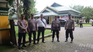 Personel Polres Langkat Amankan Penghitungan dan Rekapitulasi Suara di Gedung Pegnasos