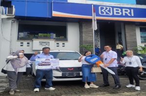 BRI Branch Office (BO) Medan Thamrin Serahkan Grand Prize Mobil Wuling Confero Bagi Nasabah Beruntung di PHS Periode I 2024