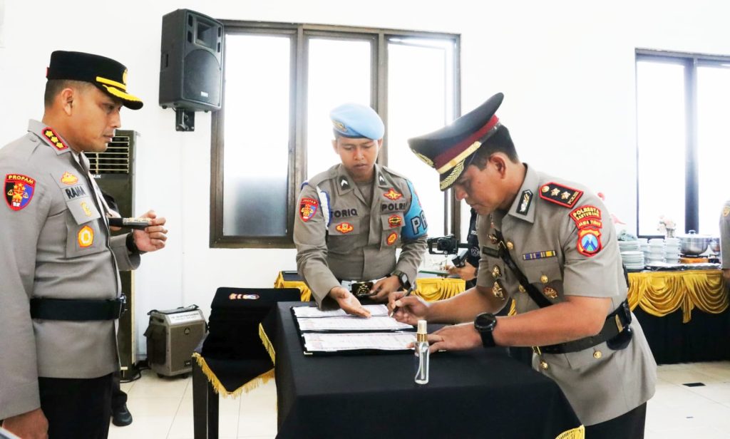 Kombes Pol Rama Samtama Putra Pimpin Upacara Sertijab Pejabat Polresta Banyuwangi