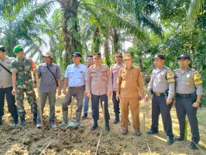 Dukung Program Ketahanan Pangan, Polsek Gebang Bersama Kades Paluh Manis Manfaatkan Lahan Kebun PT Swangi Sedjati