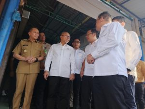 Tinjau Pasar Sei Sikambing, Menko Zulkifli Hasan Heran Harga Gula Pasir di Sumut Naik