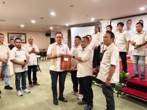 Drs. Wong Chun Sen Lantik Pengurus Koordinator Wartawan DPRD Kota Medan