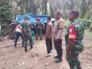 Polsek Padang Tualang Bersama Forkopimcam Gerebek Sarang Narkoba