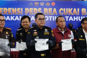 Selundupkan 2 Kilogram Narkoba Dalam Lipatan Jeans, Bea Cukai Batam Amankan Dua Kurir Jaringan Internasional