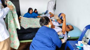 Antonius Tumanggor Berpartisipasi Donor Darah Dalam Kegiatan Perayaan HPN & HUT SMSI ke 8 Tahun
