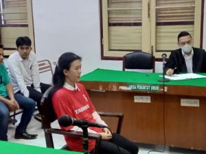 Istri Pemilik Pabrik Ekstasi Rumahan di Medan Menangis Usai Divonis 20 Tahun Penjara