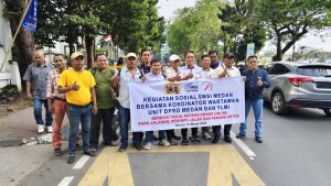 SMSI Medan Bersama Koordinator Wartawan Unit DPRD Medan dan YLMI Berbagi Takjil