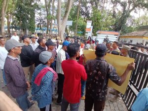 Dana Subsidi BBM Nelayan Tradisional Diduga Digelapkan Oknum Kadus, Warga Desa Perlis Datangi Gedung DPRD Langkat