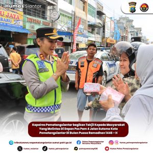Sapa Warga Siantar di Bulan Suci Ramadhan 1446H, AKBP Sah Udur Sitinjak Berbagi Takjil