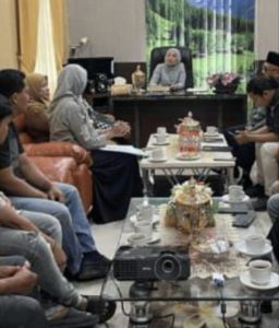 Gaji Tak Dibayarkan, Pekerja Resto Ayam Presto Cabai Hijo Mengadu ke Ketua DPRD Langkat