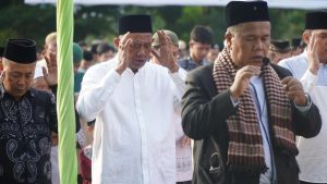 Bupati Langkat Syah Afandin Sholat Idul Fitri Bersama Ratusan Umat di Alun-Alun Stabat