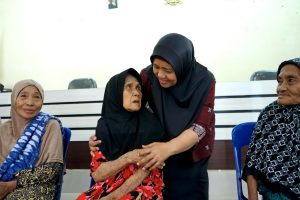 Ketua TP PKK Langkat Tuntaskan Safari Ramadan, 120 Paket Sembako Disalurkan