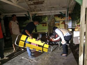 Polri Hadir Untuk Masyarakat, Polsek Siantar Utara Bantu Pria Tua Tanpa Identitas Tergeletak di Jalan