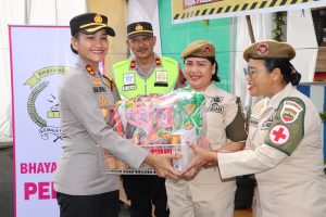Kapolres Pematangsiantar Bersama Ketua Bhayangkari Cabang Kunjungi Pos Pam dan Yan Ops Ketupat Toba 2025