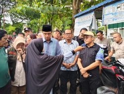 Antonius Tumanggor Dampingi Walikota Medan Tinjau Aliran Sungai Deli Karang Berombak dan Temui Orangtua Tegar