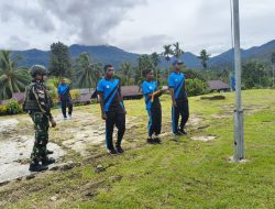 Satgas Pamtas Yonif 642/Kps Ajarkan Murid Sekolah Latihan Baris Berbaris