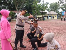 Kapolres Langkat Pimpin Upacara Kenaikan Pangkat Pengabdian dan Pelepasan Personel Purna Tugas