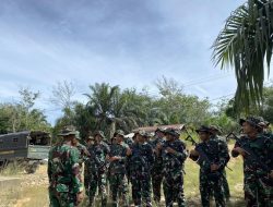 Personel Kodam XIX/Tuanku Tambusai Hadir Berikan Rasa Aman kepada Masyarakat TNTN di Desa Lubuk Bunga, Ukui