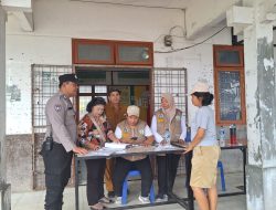 Bhabinkamtibmas Polsek Siantar Marihat Monitoring Penyaluran Bantuan CPP di Kantor Lurah Simarimbun