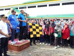 Gerak Jalan Santai HGN 2025, Bupati Syah Afandin Tekankan Penguatan Peran dan Kesejahteraan Guru