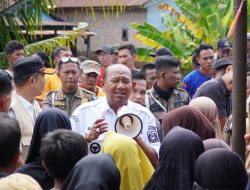 Lewati Akses Terputus, Syah Afandin Hadiri Warga Terisolir dan Pastikan Mereka Tak Ditinggalkan