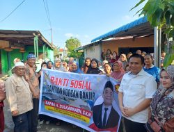 Zulkarnaen Serahkan Bantuan Pangan Warga Terdampak Banjir di Medan