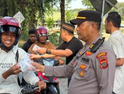 Hari Ke-4 Ramadhan, Polres Langkat Konsisten Berbagi Takjil untuk Masyarakat
