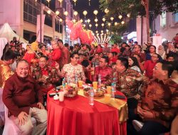 Usai Tarawih, Ribuan Warga Medan Larut Dalam Kemeriahan Imlek, Rico Waas: Kekuatan Medan Terletak Pada Kemajemukan Warganya