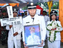 Bupati Samosir Pimpin Upacara Kenegaraan Pemakaman Camat Palipi Roberd Sinaga