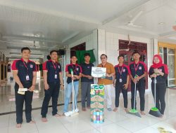Alfamidi-Unilever Bersihkan 11 Masjid di Medan dan Deli Serdang