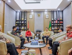 Rico Waas Tekankan Peran Apoteker dalam Perawatan dan Edukasi Obat kepada Masyarakat