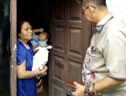 Jelang Tahun Baru Imlek 2577, Ketua DPRD Medan Sambangi Sejumlah Balita Penderita Stunting
