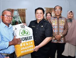 Penyerahan Bibit Jagung Untuk 50 Hektare, Bupati Samosir: Jangan Dijual, Manfaatkan Maksimal