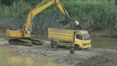 Aliran Sungai Objek Wisata Karang Taruna Desa Bukit Mas Jadi Ladang Galian C Ilegal, Sekdes Diduga ‘Pasang Badan’
