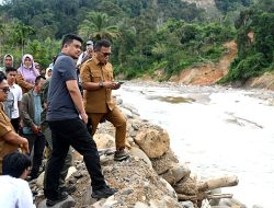 Percepat Rekonstruksi Pascabencana, Gubernur Bobby Nasution Tinjau Tanggul Sungai Badiri