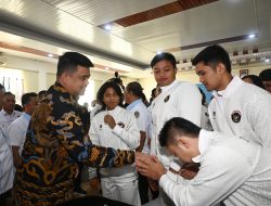 Serahkan Tali Asih Peraih Medali SEA Games, Gubernur Bobby Nasution Sebut Atlet Berprestasi Titik Awal Indonesia Emas 2045